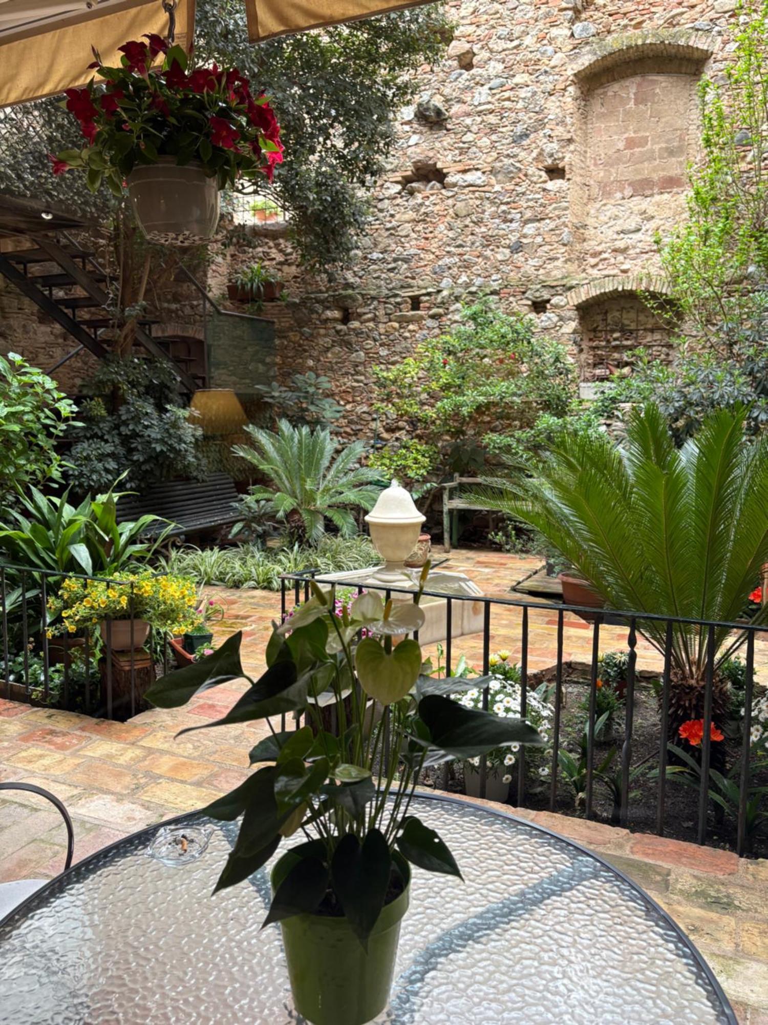 Hotel De La Font Peralada Εξωτερικό φωτογραφία