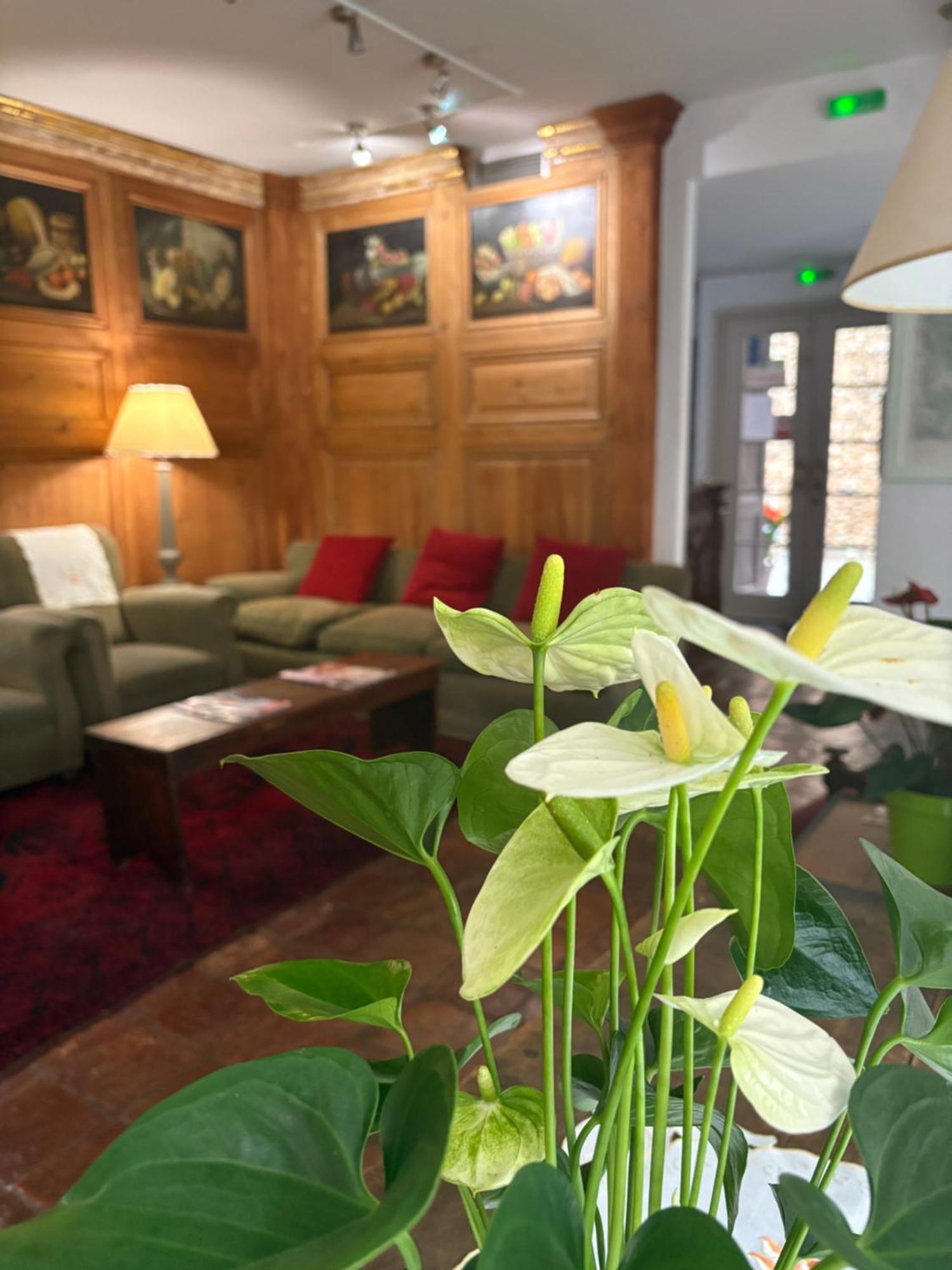 Hotel De La Font Peralada Εξωτερικό φωτογραφία