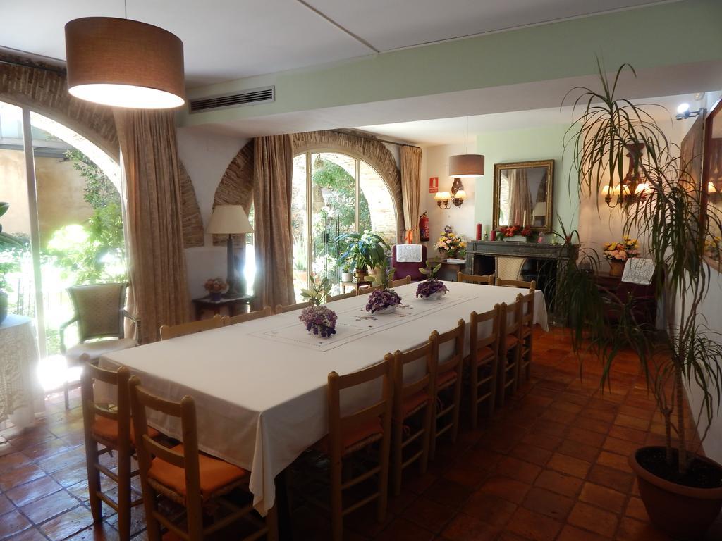 Hotel De La Font Peralada Εξωτερικό φωτογραφία